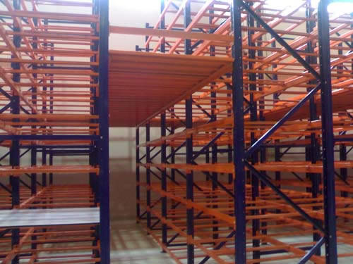 �y�{������